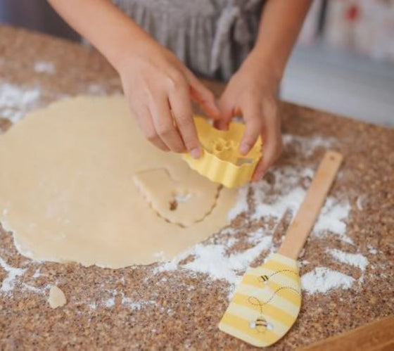 Silicone Spatula and Cookie cutter - Busy Bee