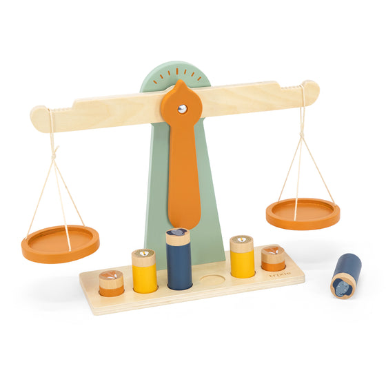 Wooden scale with 6 weights