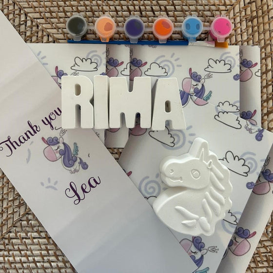 Personalized Plaster Name kit + One character party favor